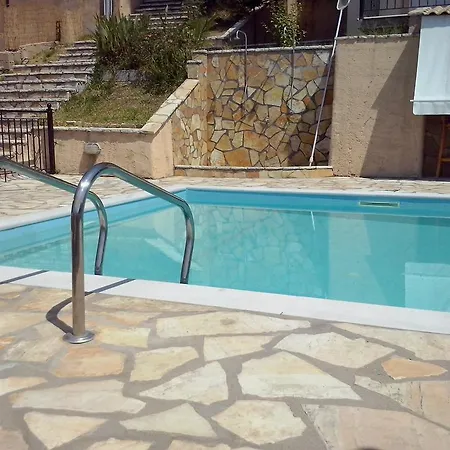 Armonia Nakas Aparthotel Yénion