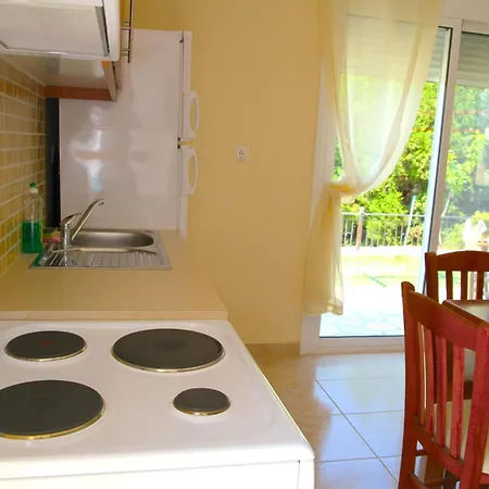 Armonia Nakas 3* Geni (Lefkada)